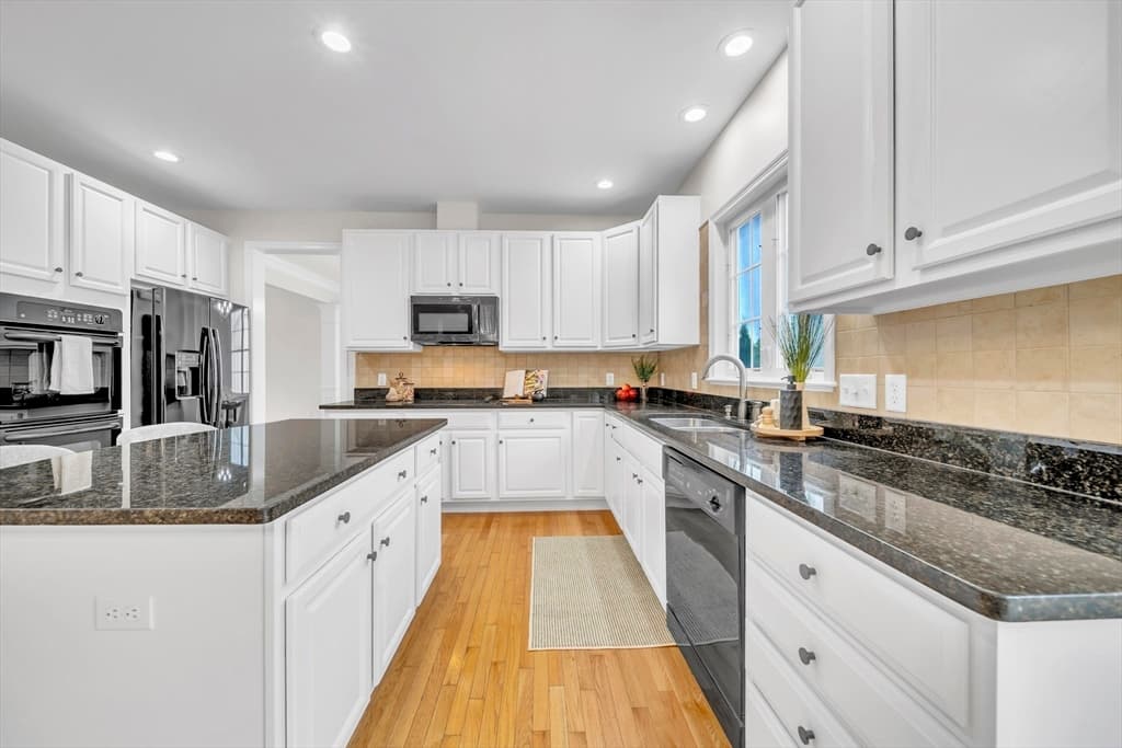 Single Family Residence at 37 Aspen Ave, Grafton MA 01560, Grafton, photo 4 of 42