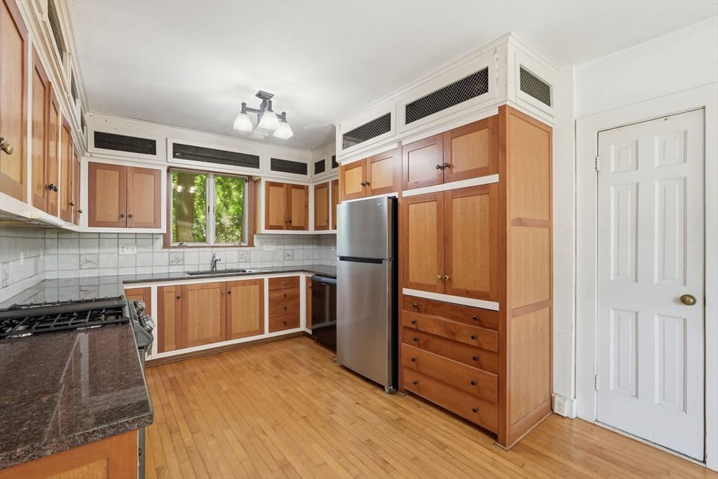 155 Amity St, Amherst MA 01002 photo 14