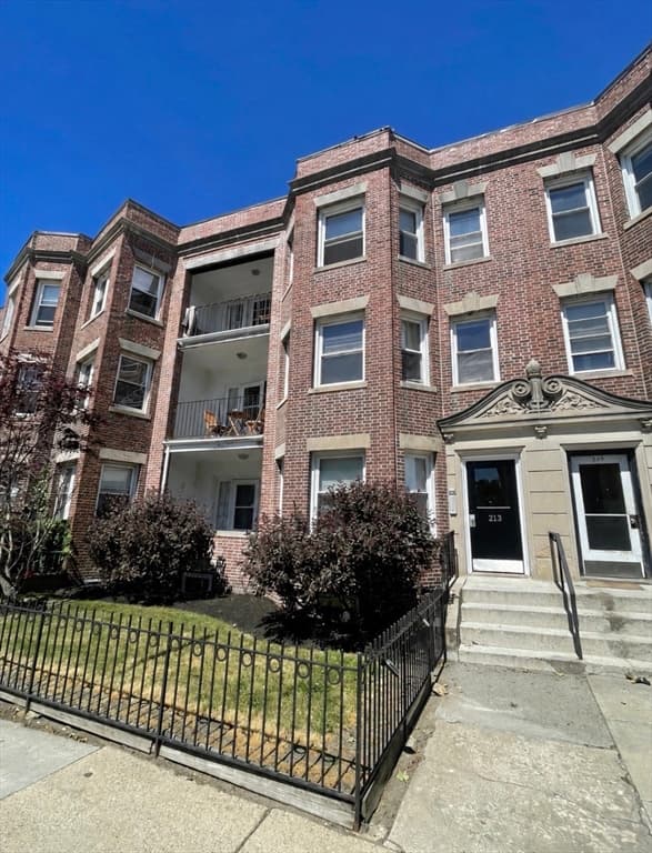 213 Chestnut Hill Ave, Boston MA 02135