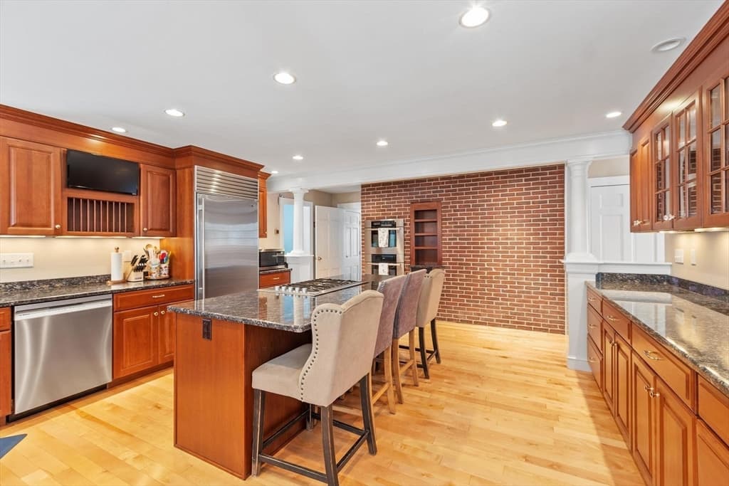 83 Longview St, Haverhill MA 01830 photo 4