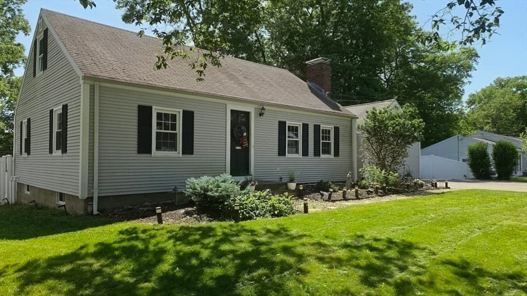 Single Family Residence at 25 Moynihan Rd, Hamilton MA 01982, Hamilton, photo 3 of 42