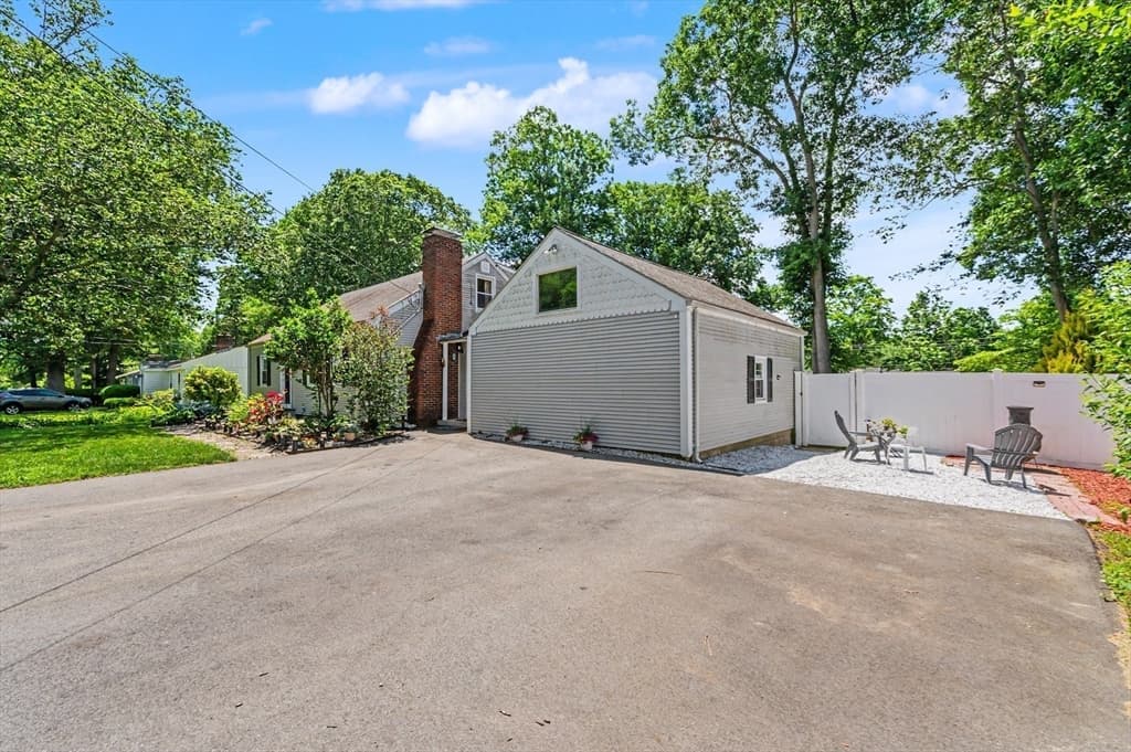 Single Family Residence at 25 Moynihan Rd, Hamilton MA 01982, Hamilton, photo 5 of 42
