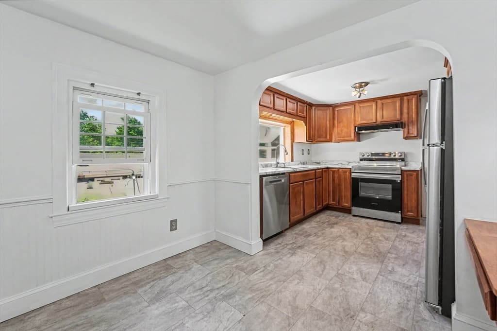 Single Family Residence at 25 Moynihan Rd, Hamilton MA 01982, Hamilton, photo 11 of 42