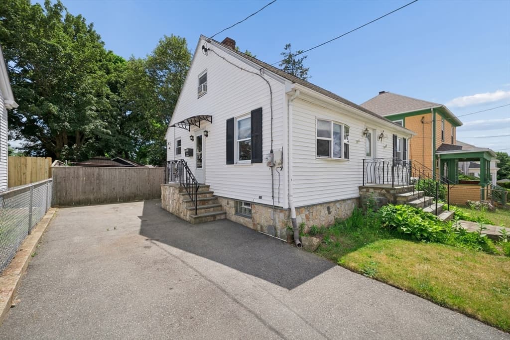 45 Bright St, Fall River MA 02721 photo 3