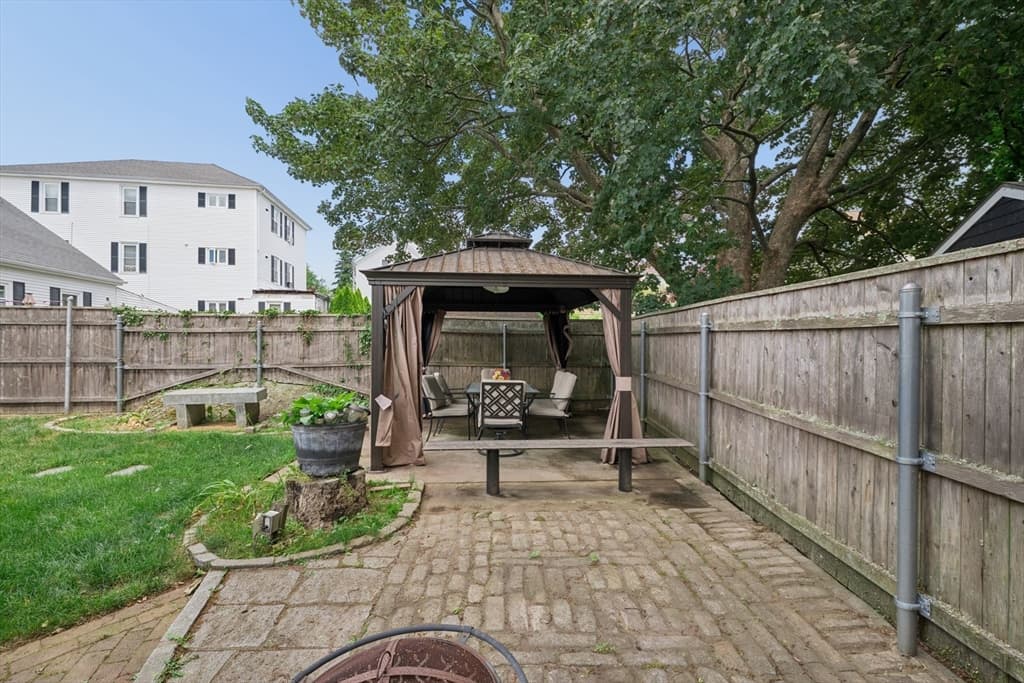 45 Bright St, Fall River MA 02721 photo 5
