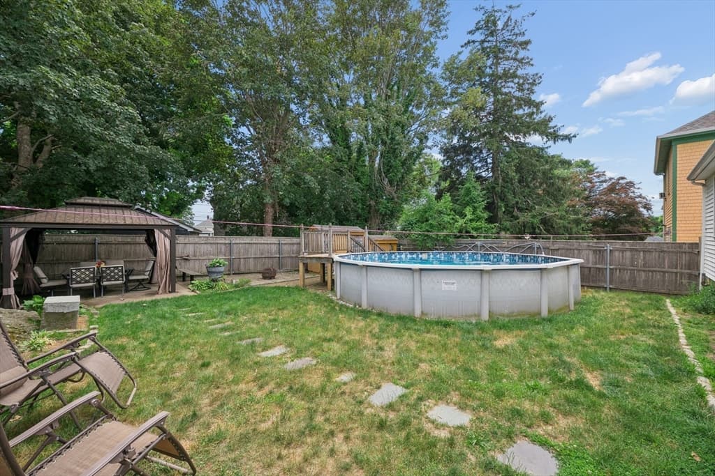 45 Bright St, Fall River MA 02721 photo 4