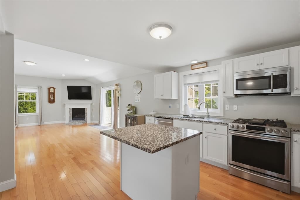 Single Family Residence at 686 Willard Street, Leominster MA 01453, photo 13 of 39