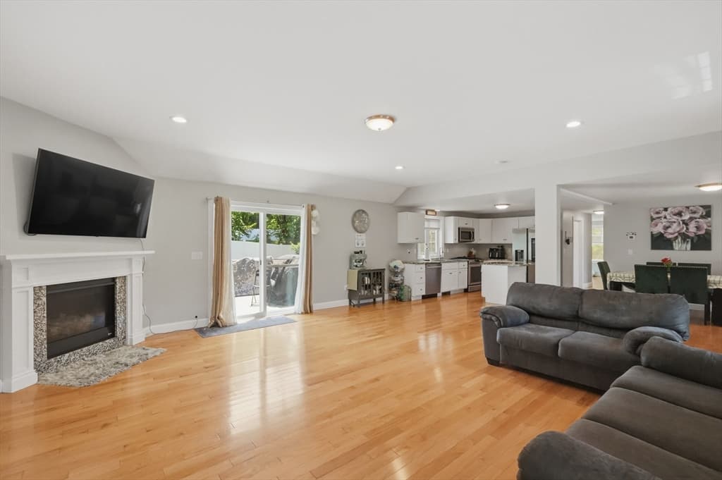 Single Family Residence at 686 Willard Street, Leominster MA 01453, photo 10 of 39