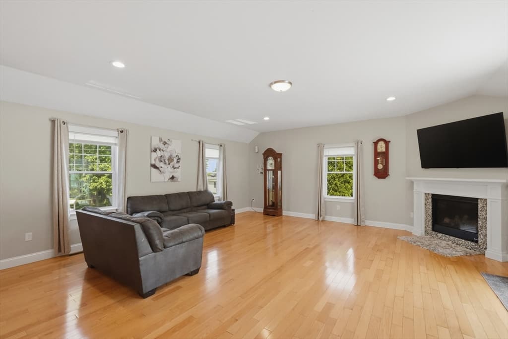 Single Family Residence at 686 Willard Street, Leominster MA 01453, photo 8 of 39