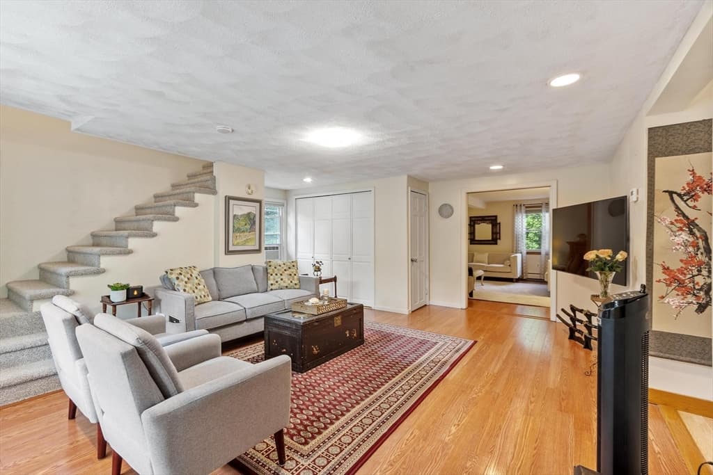 80 High St, Wilmington MA 01887 photo 3