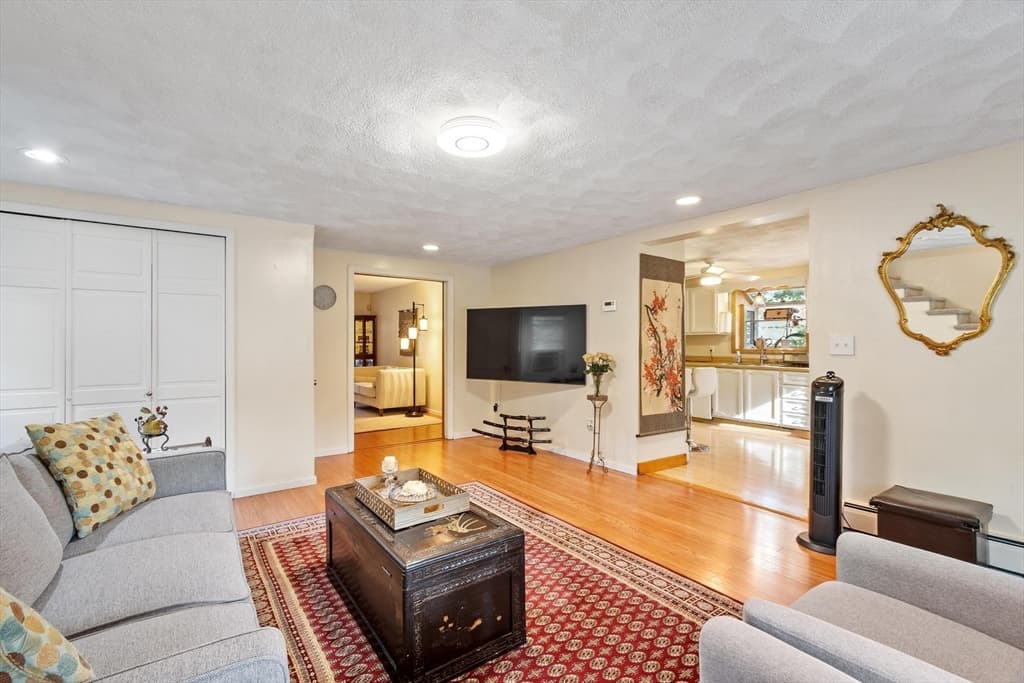 80 High St, Wilmington MA 01887 photo 4