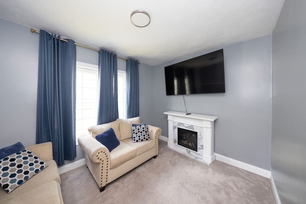 Condominium at 27 Pouts Lane # 27, Uxbridge MA 01569, photo 13 of 25