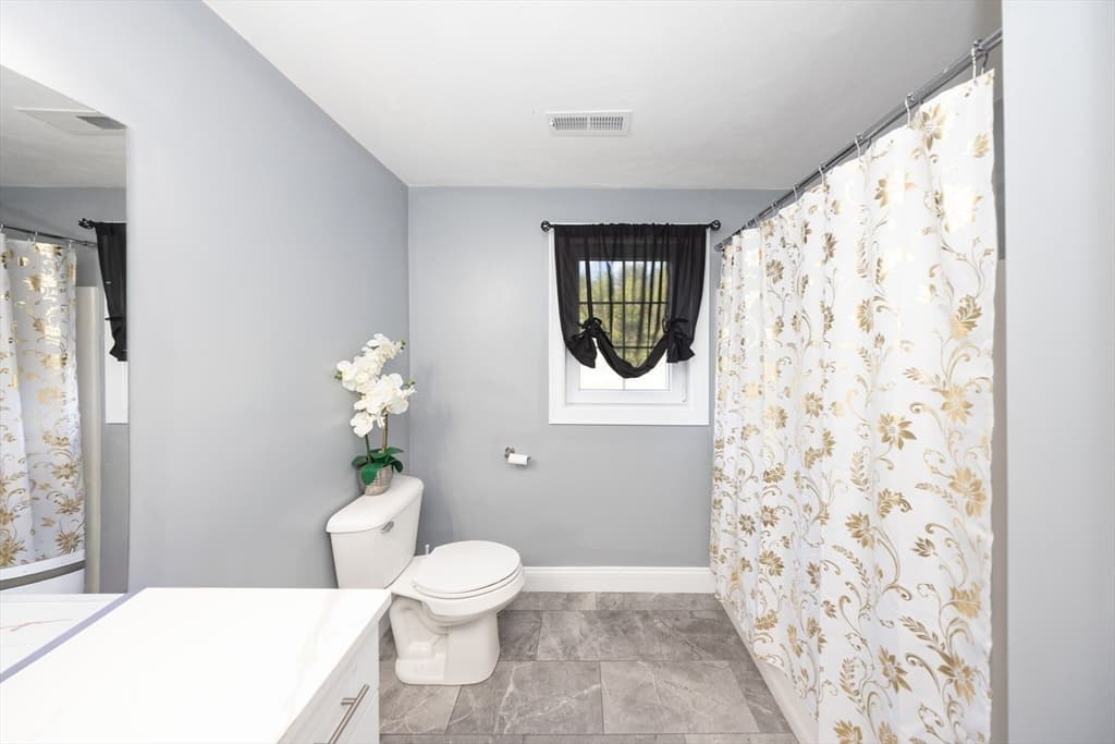 Condominium at 27 Pouts Lane # 27, Uxbridge MA 01569, photo 16 of 25