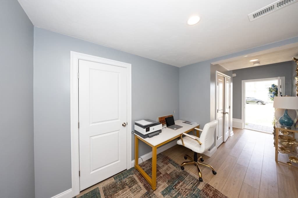 Condominium at 27 Pouts Lane # 27, Uxbridge MA 01569, photo 3 of 25