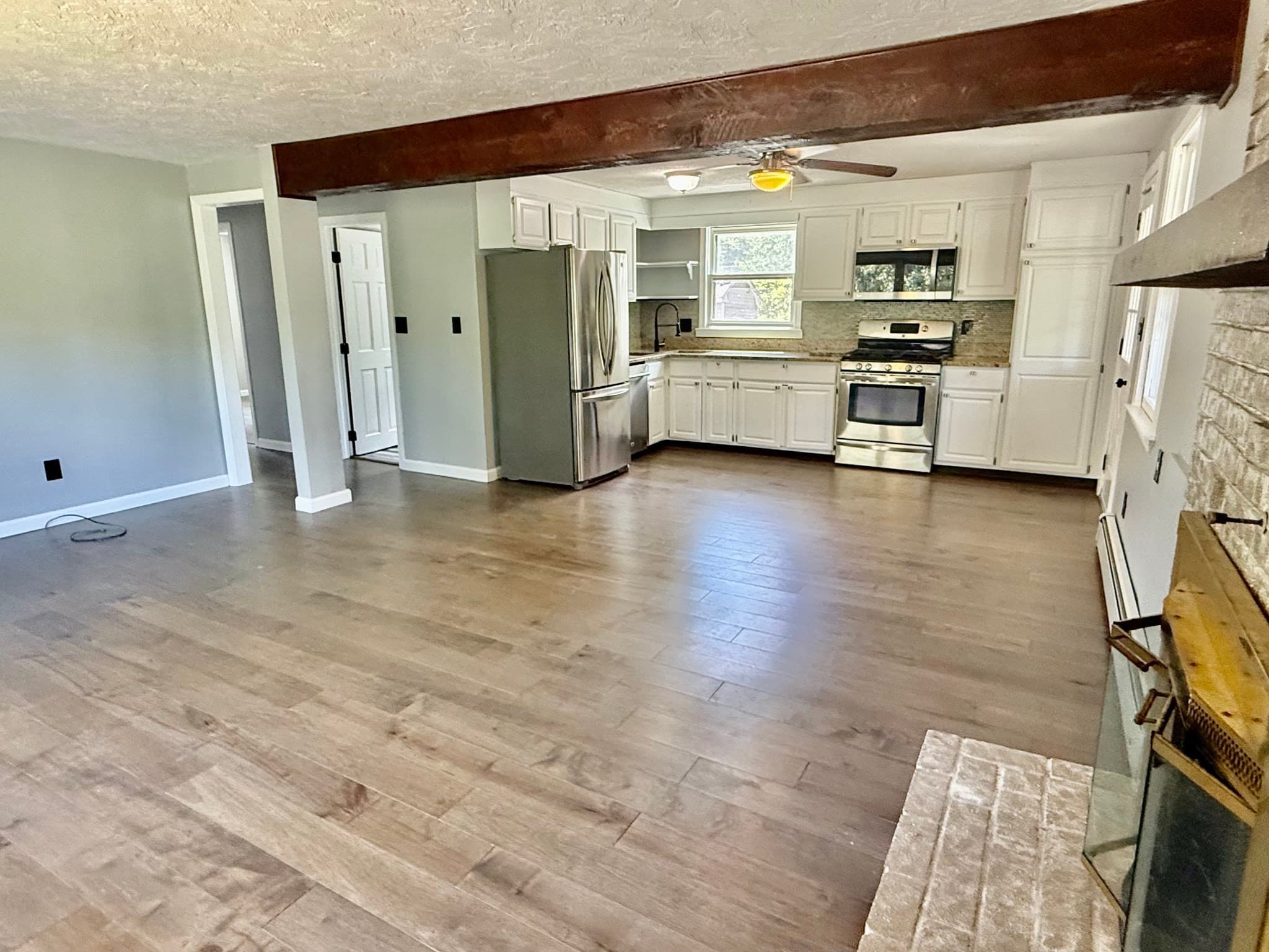 Single Family Residence at 14 Greenville St, Billerica MA 01821, photo 5 of 23