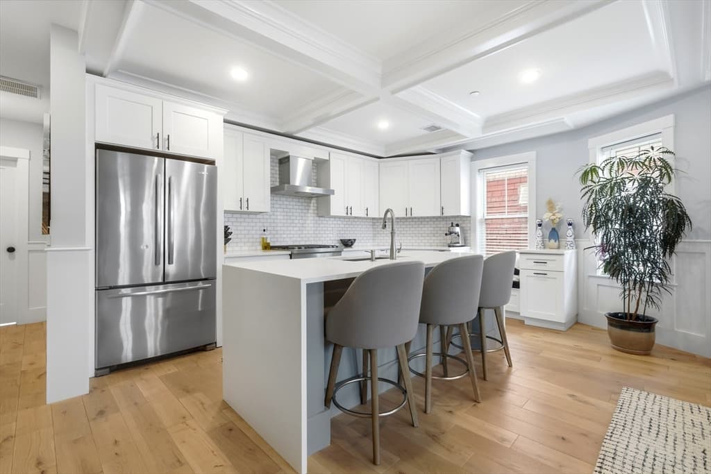 Condominium at 81 Conwell Ave # 3, Somerville MA 02144, photo 3 of 12