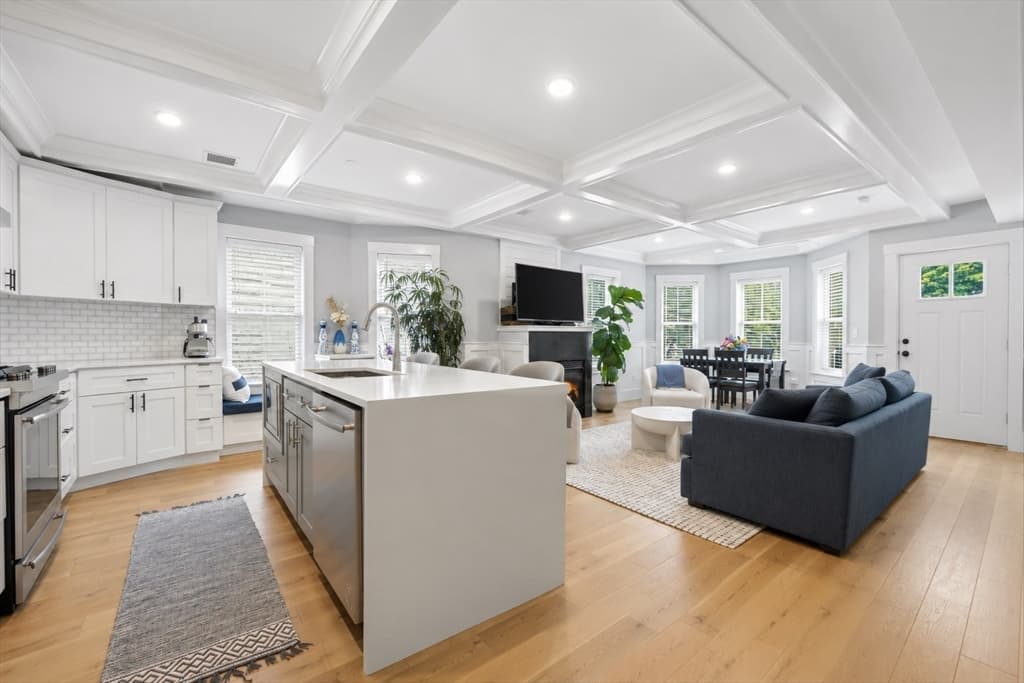 81 Conwell Ave # 3, Somerville MA 02144