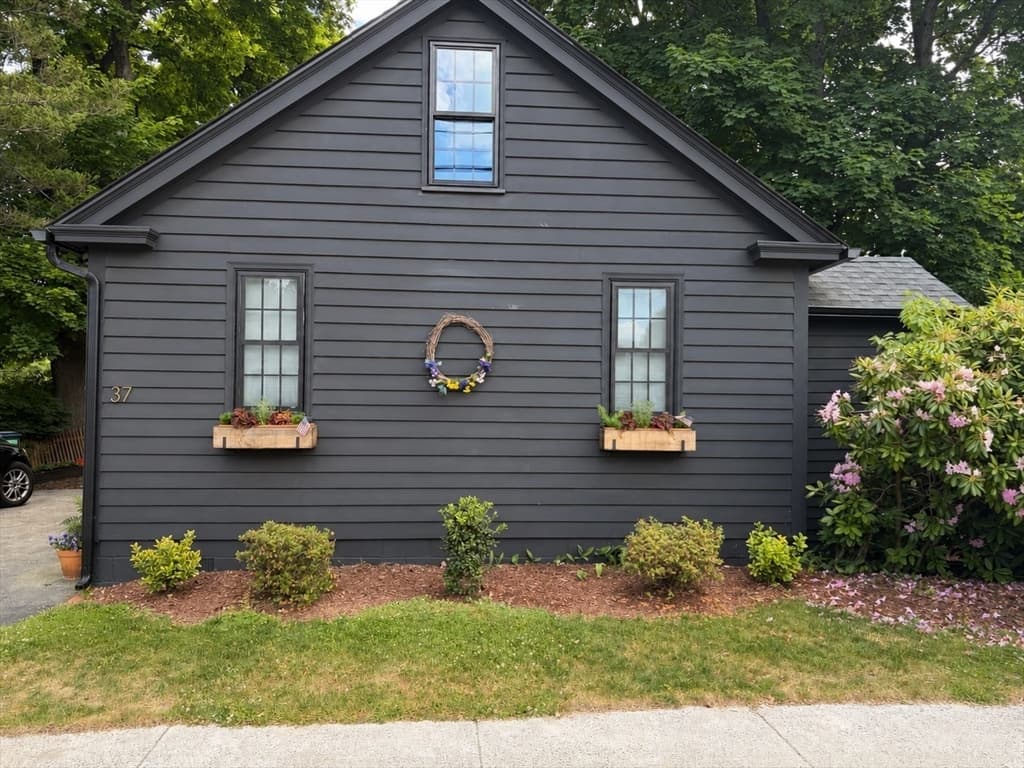 Single Family Residence at 37 Moulton St, Newburyport MA 01950, photo 2 of 42
