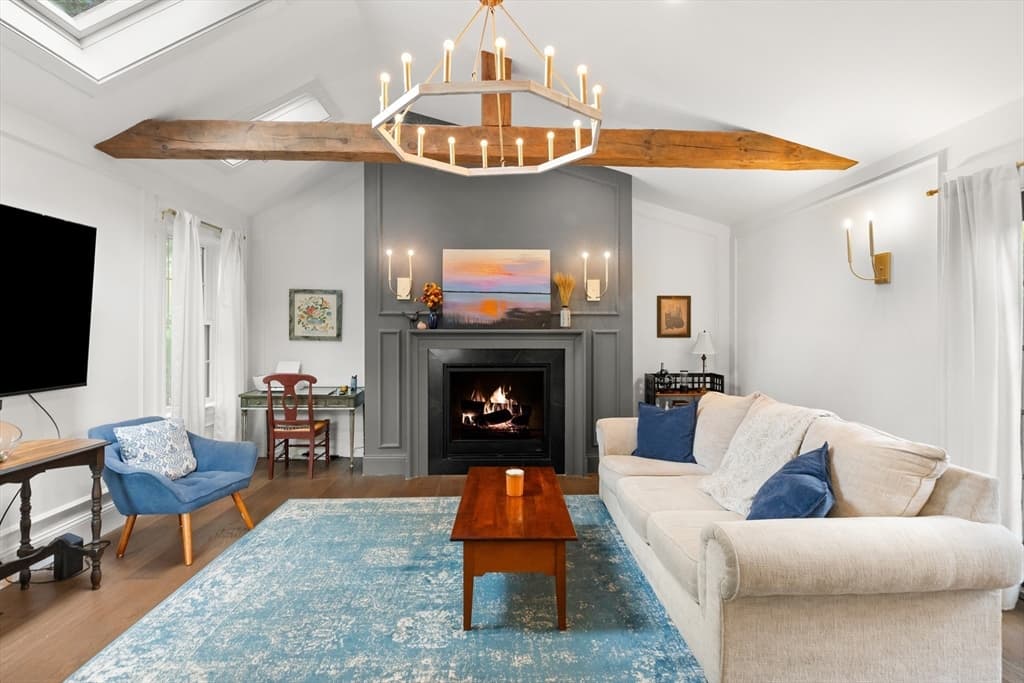 Single Family Residence at 37 Moulton St, Newburyport MA 01950, photo 6 of 42