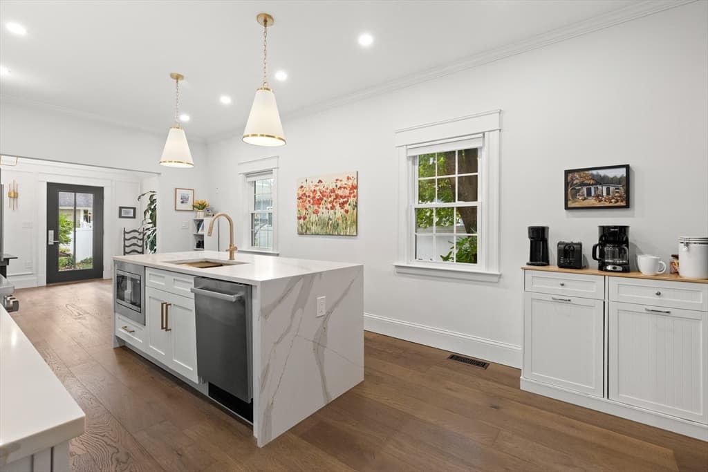 Single Family Residence at 37 Moulton St, Newburyport MA 01950, photo 12 of 42
