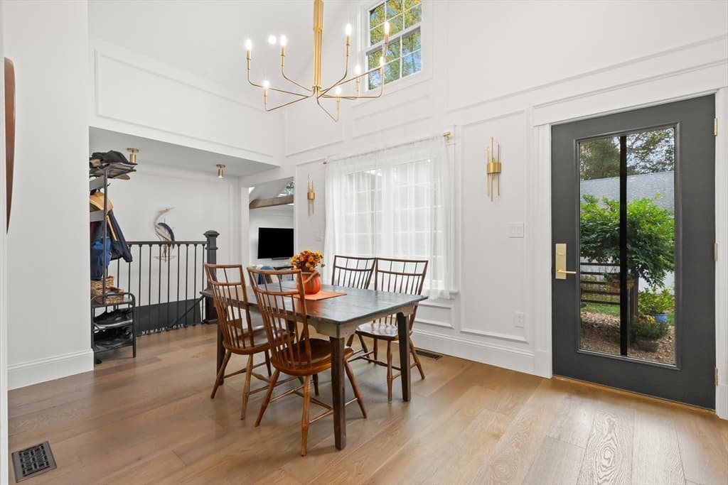 Single Family Residence at 37 Moulton St, Newburyport MA 01950, photo 9 of 42