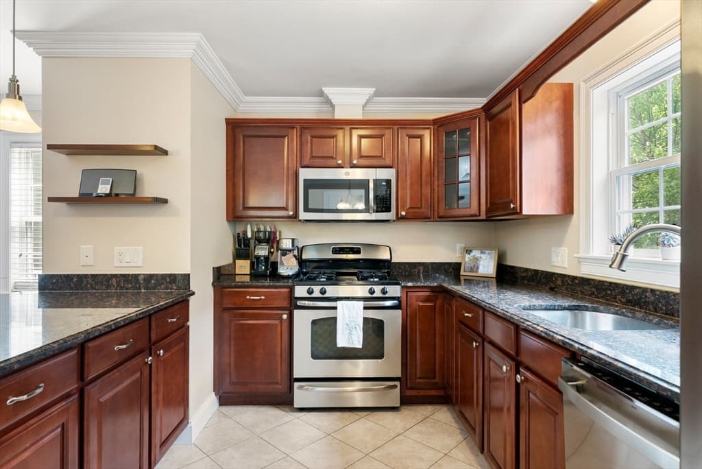 Condominium at 580 Quarry Street # 4, Quincy MA 02169, photo 6 of 39