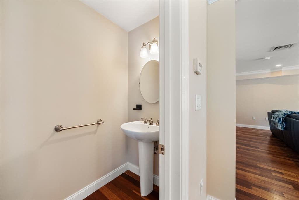 Condominium at 580 Quarry Street # 4, Quincy MA 02169, photo 16 of 39