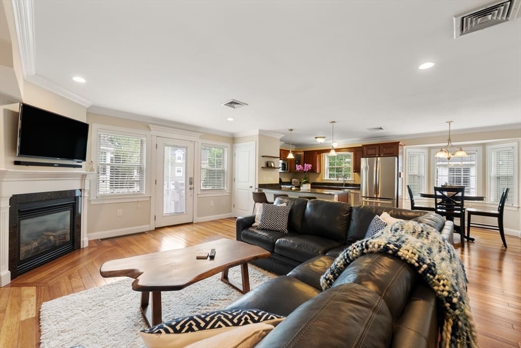 Condominium at 580 Quarry Street # 4, Quincy MA 02169, photo 12 of 39