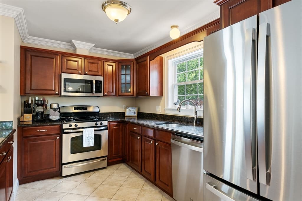 Condominium at 580 Quarry Street # 4, Quincy MA 02169, photo 5 of 39