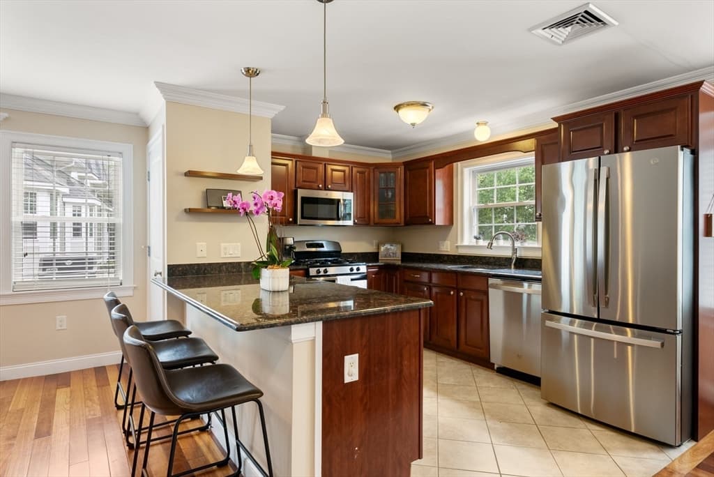 Condominium at 580 Quarry Street # 4, Quincy MA 02169, photo 4 of 39