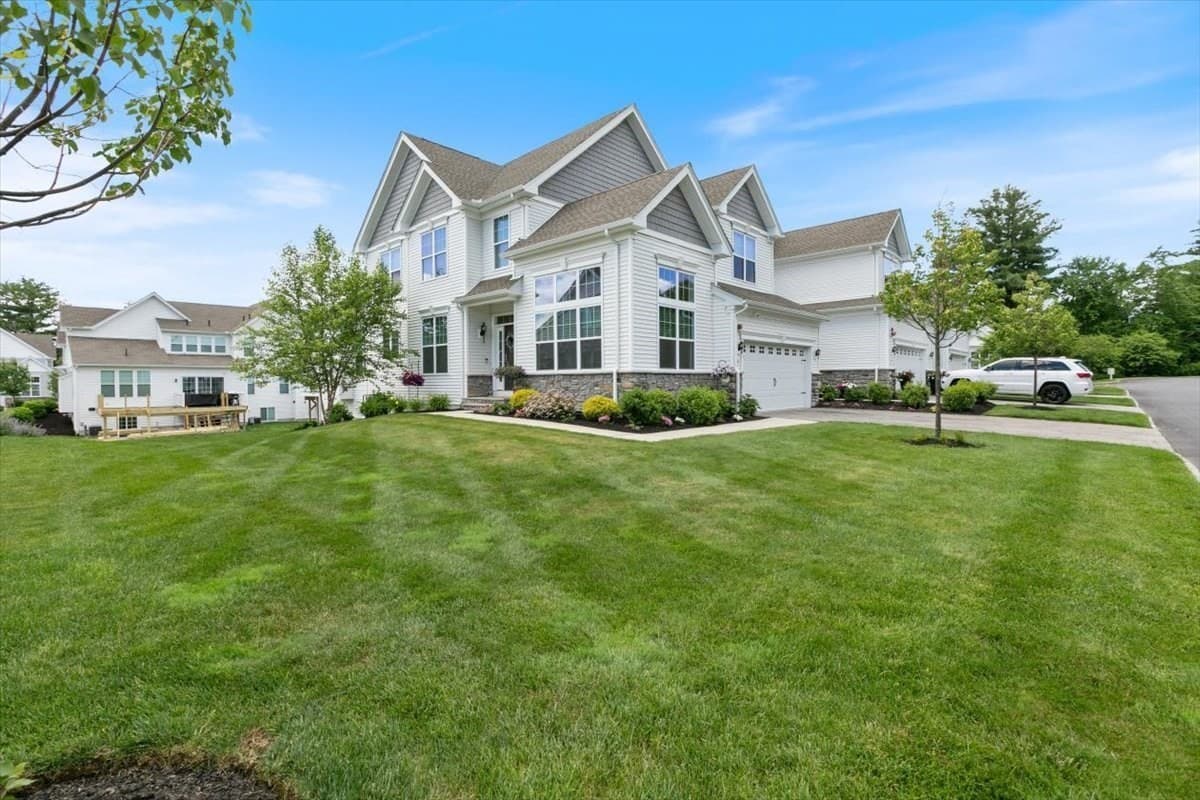 Condominium at 11 Hummingbird Way # 11, Methuen MA 01844, Methuen, photo 4 of 34