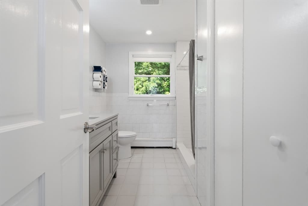 Single Family Residence at 137 Maplewood Rd, Lynn MA 01904, photo 23 of 39