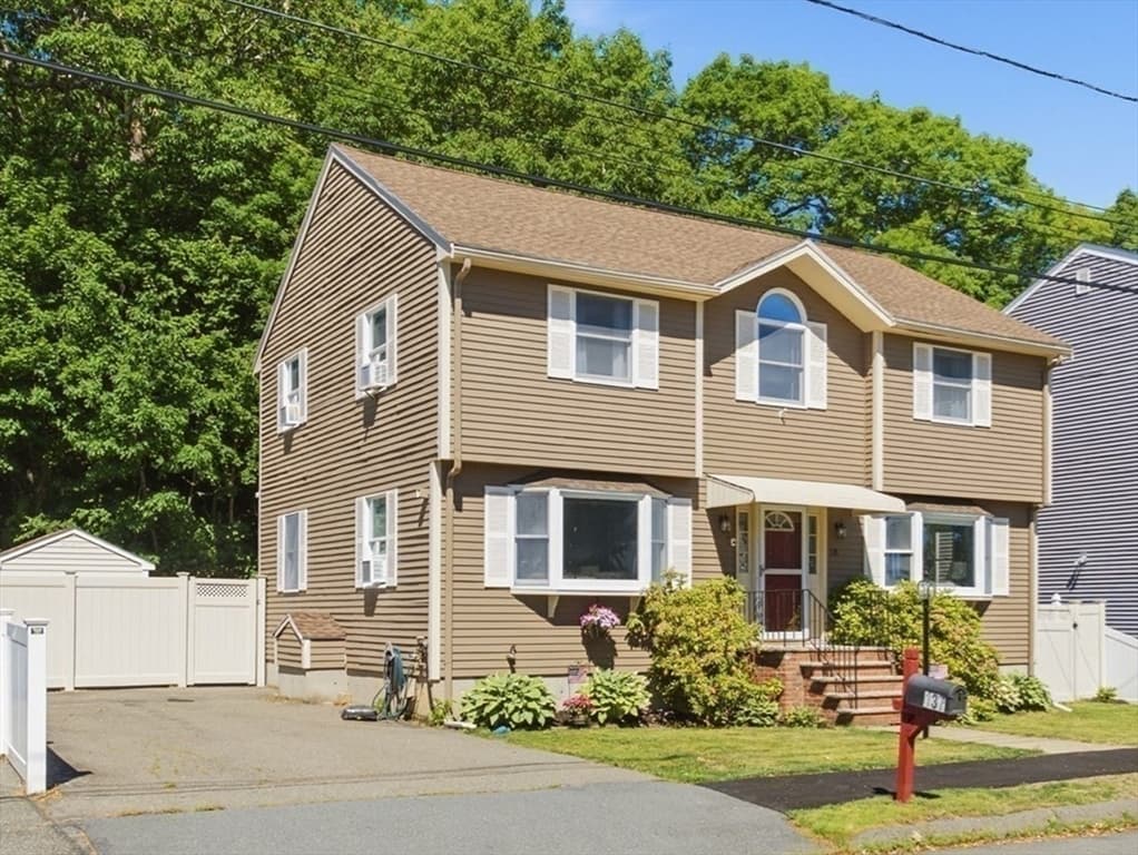 Single Family Residence at 137 Maplewood Rd, Lynn MA 01904, photo 2 of 39