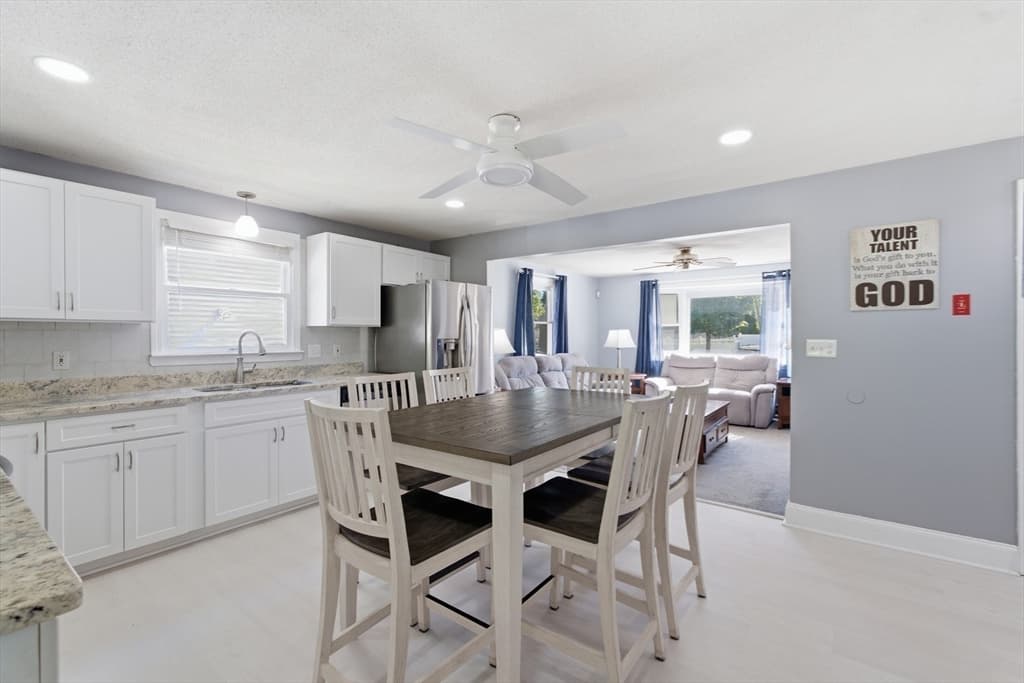 Single Family Residence at 137 Maplewood Rd, Lynn MA 01904, photo 6 of 39