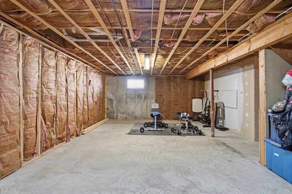 Single Family Residence at 137 Maplewood Rd, Lynn MA 01904, photo 26 of 39