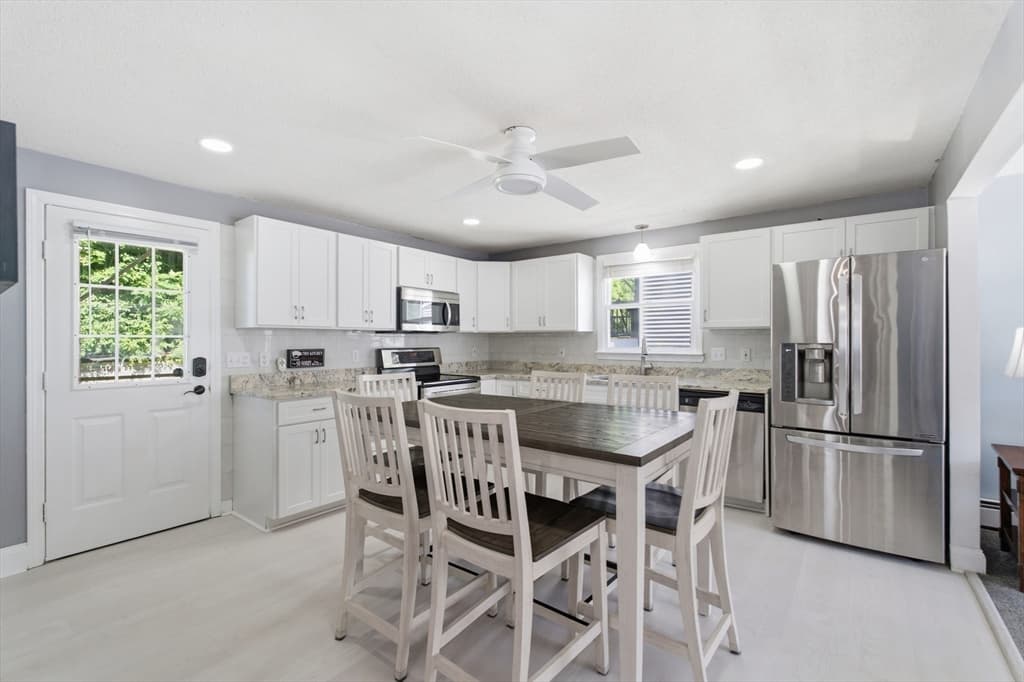 Single Family Residence at 137 Maplewood Rd, Lynn MA 01904, photo 7 of 39