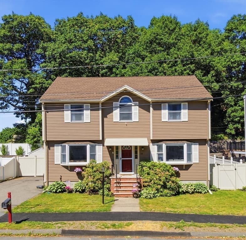 137 Maplewood Rd, Lynn MA 01904