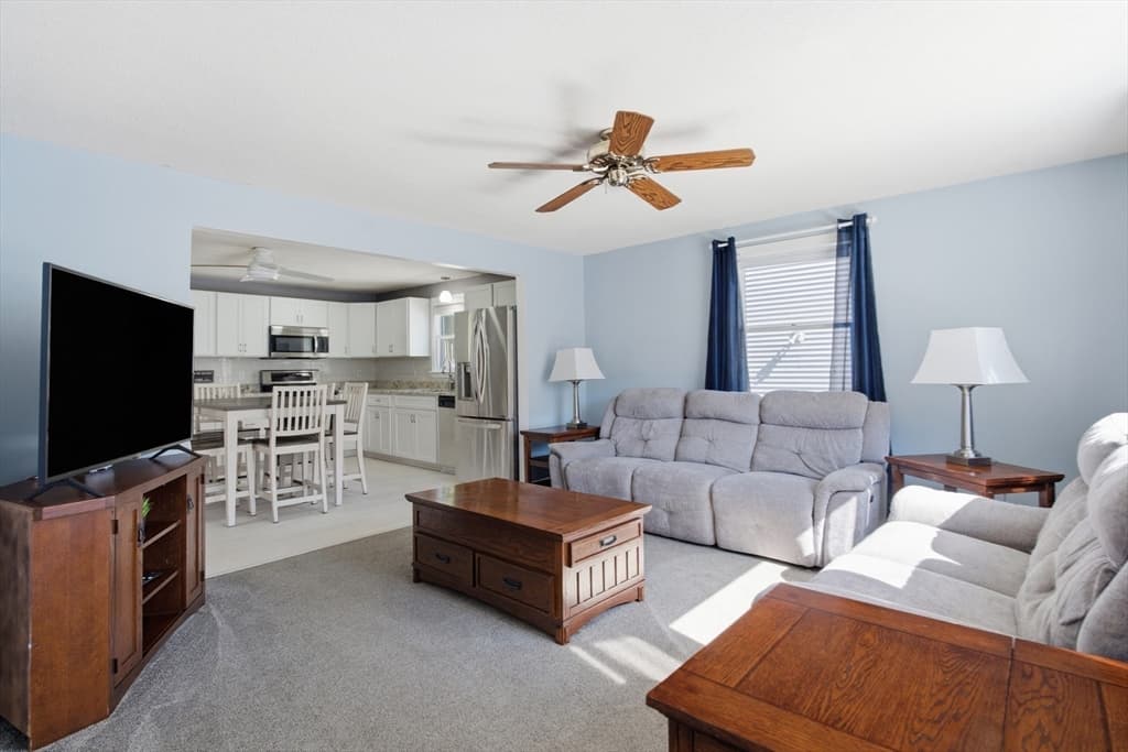 Single Family Residence at 137 Maplewood Rd, Lynn MA 01904, photo 5 of 39