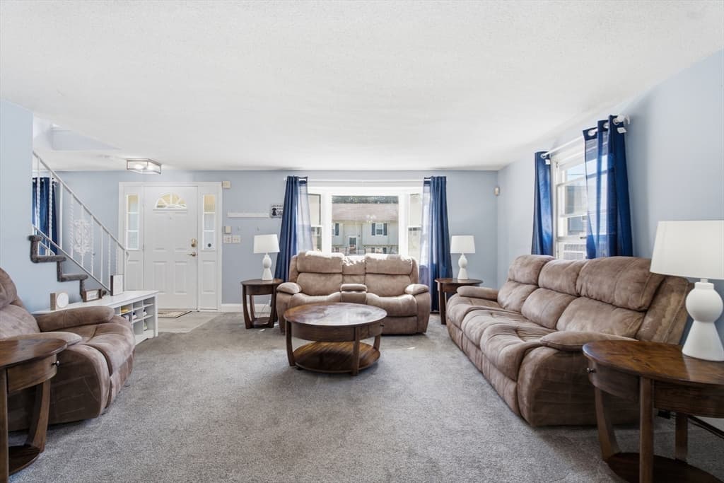 Single Family Residence at 137 Maplewood Rd, Lynn MA 01904, photo 9 of 39