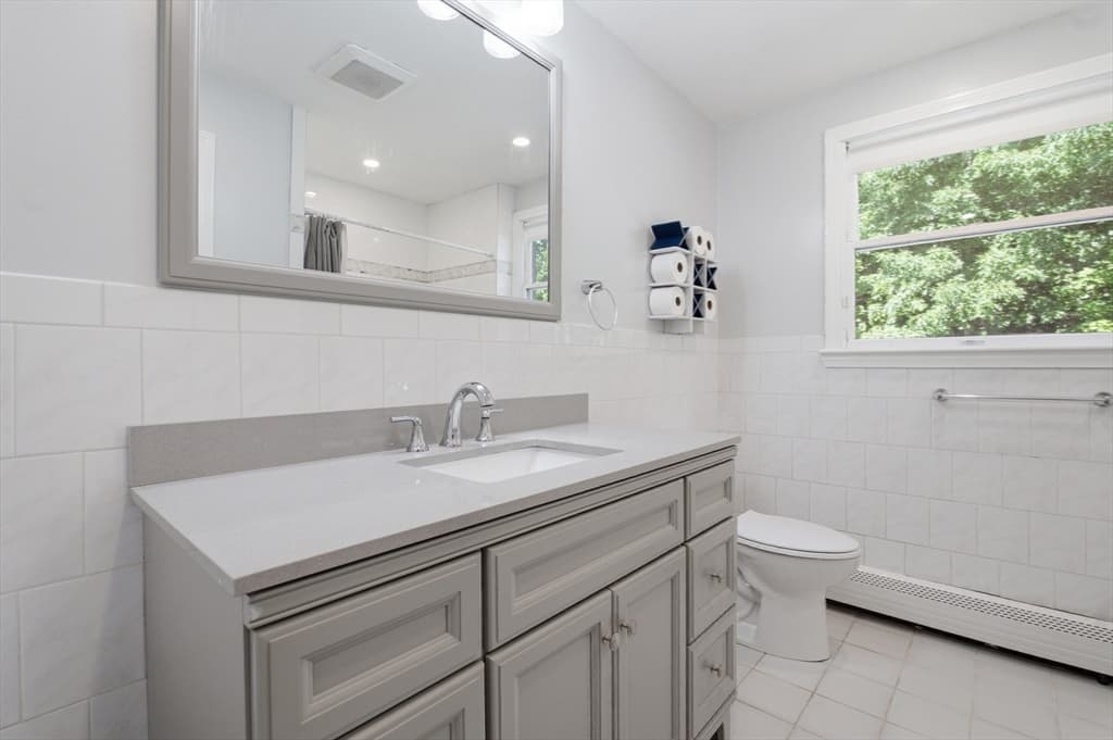 Single Family Residence at 137 Maplewood Rd, Lynn MA 01904, photo 24 of 39