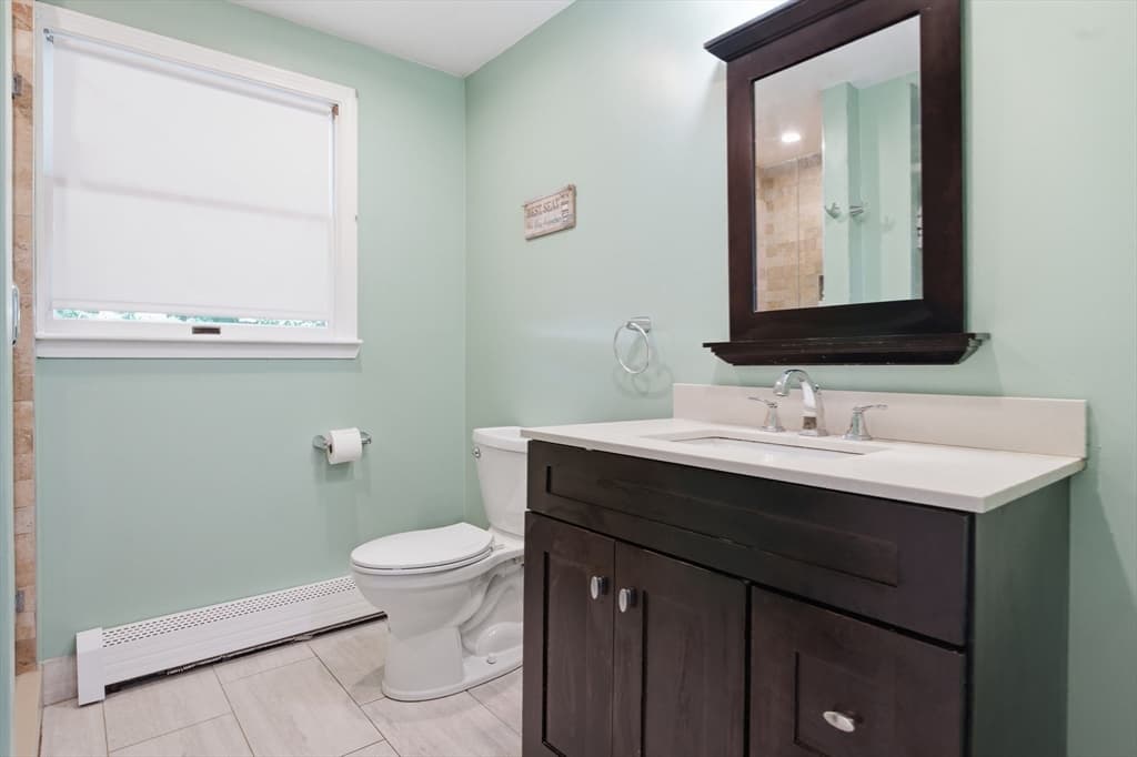 Single Family Residence at 137 Maplewood Rd, Lynn MA 01904, photo 14 of 39