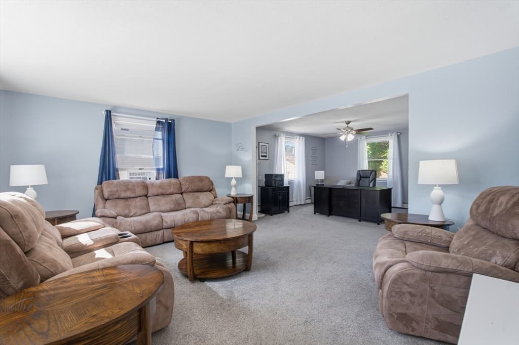 Single Family Residence at 137 Maplewood Rd, Lynn MA 01904, photo 11 of 39