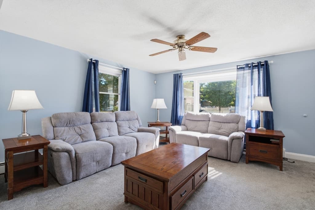Single Family Residence at 137 Maplewood Rd, Lynn MA 01904, photo 4 of 39