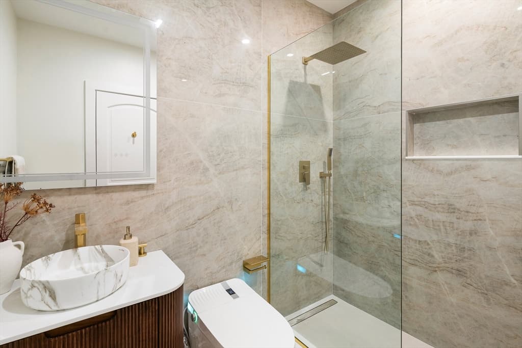 Condominium at 181 Maverick Street PH, Boston MA 02128, photo 16 of 17