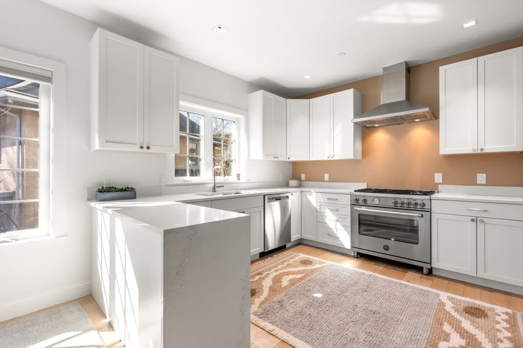 21 Crowninshield Rd # 21, Brookline MA 02446 photo 6