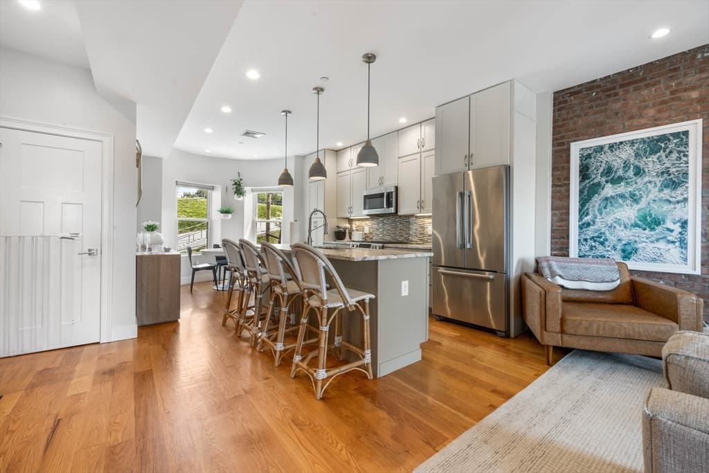 Condominium at 40 Thomas Park # 2, Boston MA 02127, Boston, photo 7 of 34