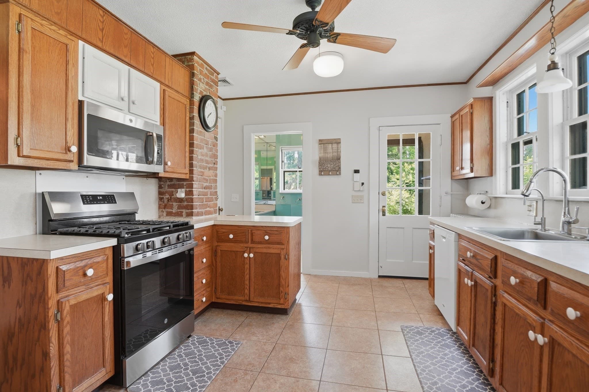 Single Family Residence at 38 Oxford Street, Springfield MA 01108, Springfield, photo 13 of 42