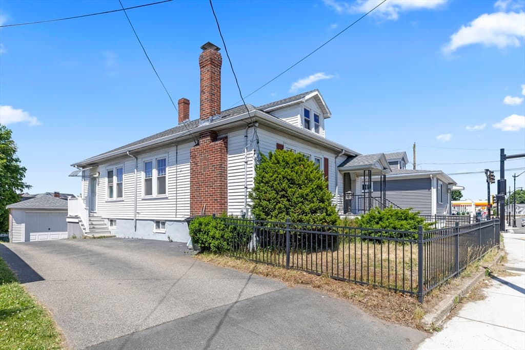 Single Family Residence at 334 Sea St, Quincy MA 02169, photo 2 of 26