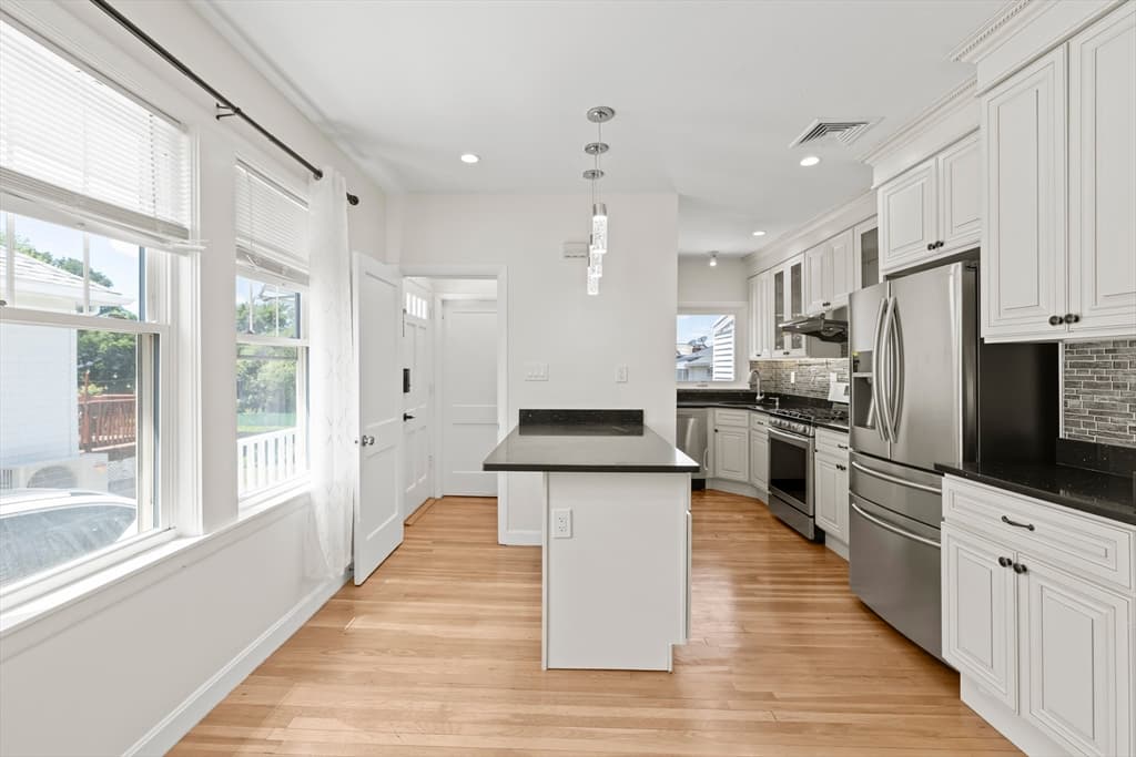 Single Family Residence at 334 Sea St, Quincy MA 02169, photo 13 of 26