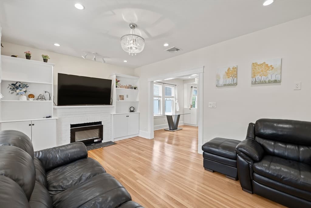 Single Family Residence at 334 Sea St, Quincy MA 02169, photo 7 of 26
